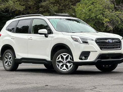 Used 2023 Subaru Forester Premium AWD/4WD image 2