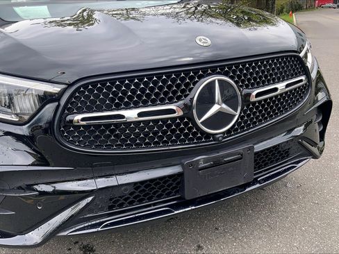 Used 2025 Mercedes-Benz GLC 300 4MATIC image 6