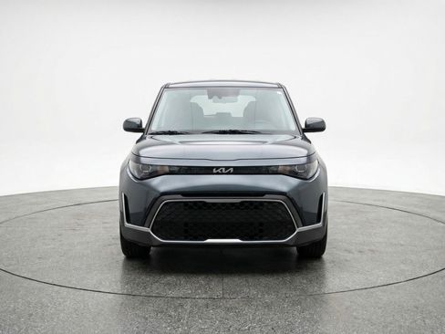 Used 2025 Kia Soul LX w/ LX Technology Package FWD image 2