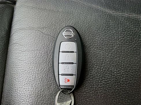 Used 2019 Nissan Titan PRO-4X w/ Pro-4x Convenience Package image 12