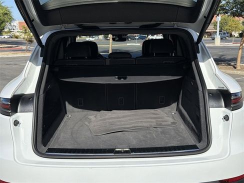Used 2020 Porsche Cayenne image 26