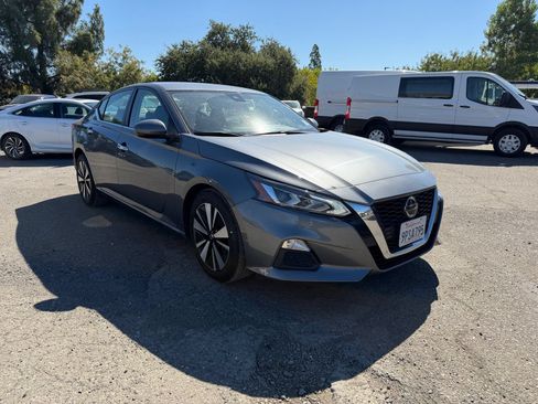 Used 2022 Nissan Altima 2.5 SV FWD image 7