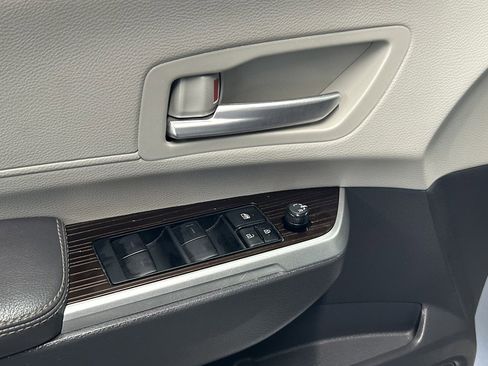 Used 2022 Toyota Sienna XLE image 10