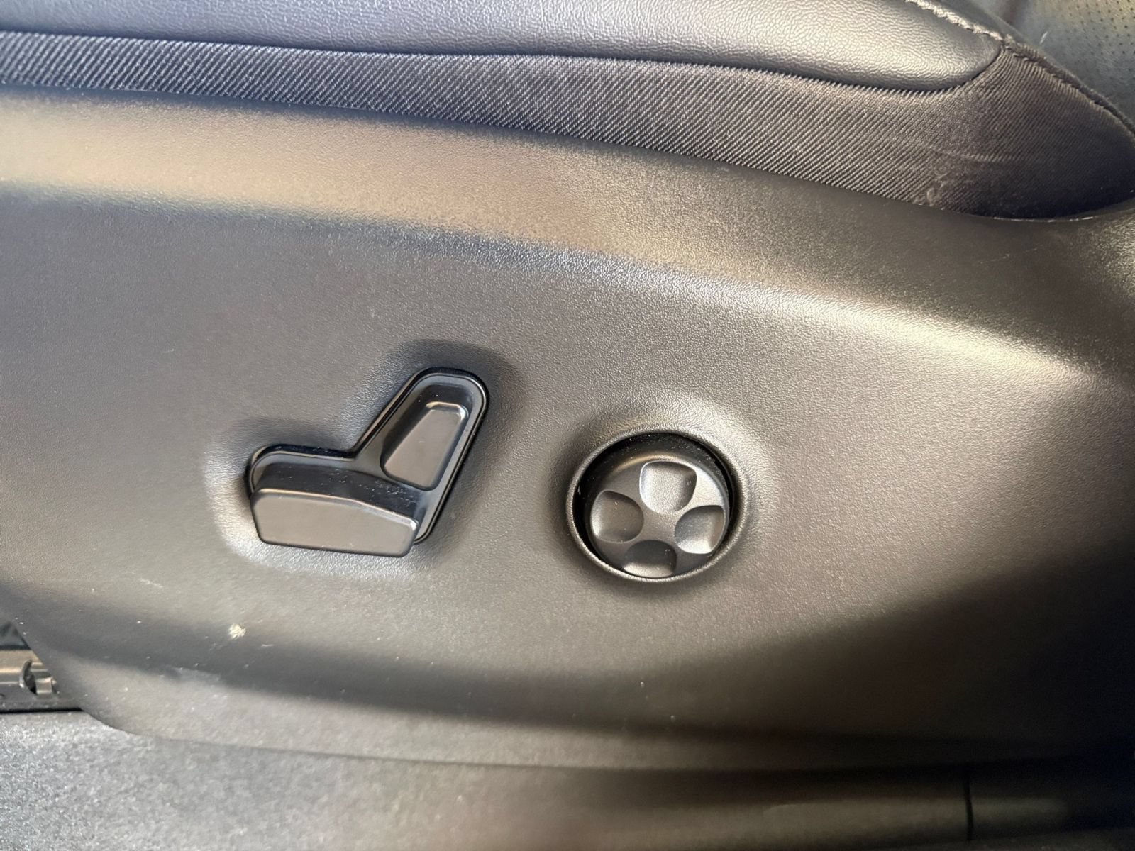 Used 2025 Chrysler Pacifica Select FWD image 21