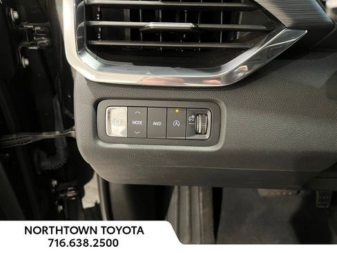 Used 2024 GMC Acadia Elevation image 11