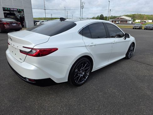 Used 2025 Toyota Camry XLE image 3