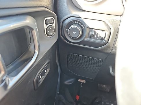 Used 2020 Jeep Wrangler Unlimited Sport image 21