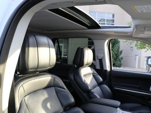 Used 2025 Lincoln Navigator Reserve AWD/4WD image 9