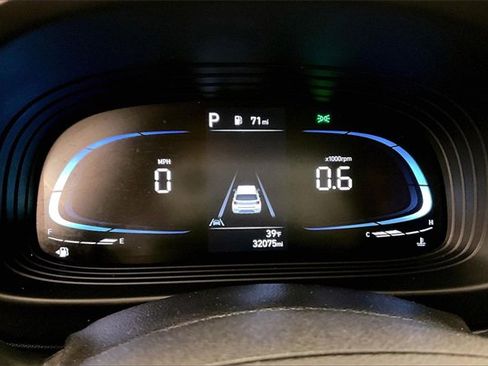 Used 2024 Hyundai Venue Limited image 25