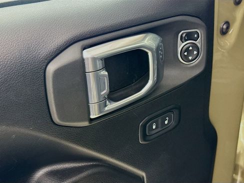 Used 2025 Jeep Wrangler Sport image 17