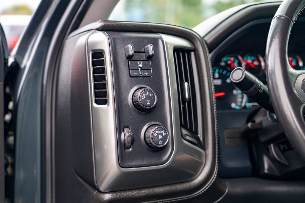 Used 2018 Chevrolet Silverado 1500 LTZ w/ LTZ Plus Package AWD/4WD image 14