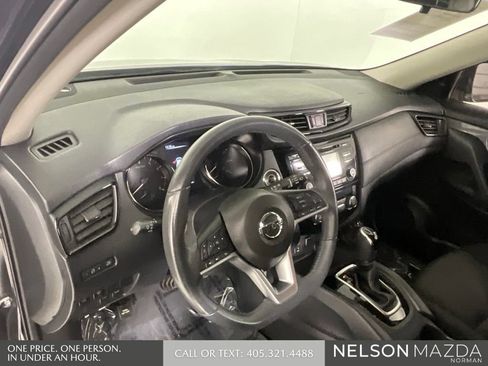 Used 2017 Nissan Rogue SV FWD image 31