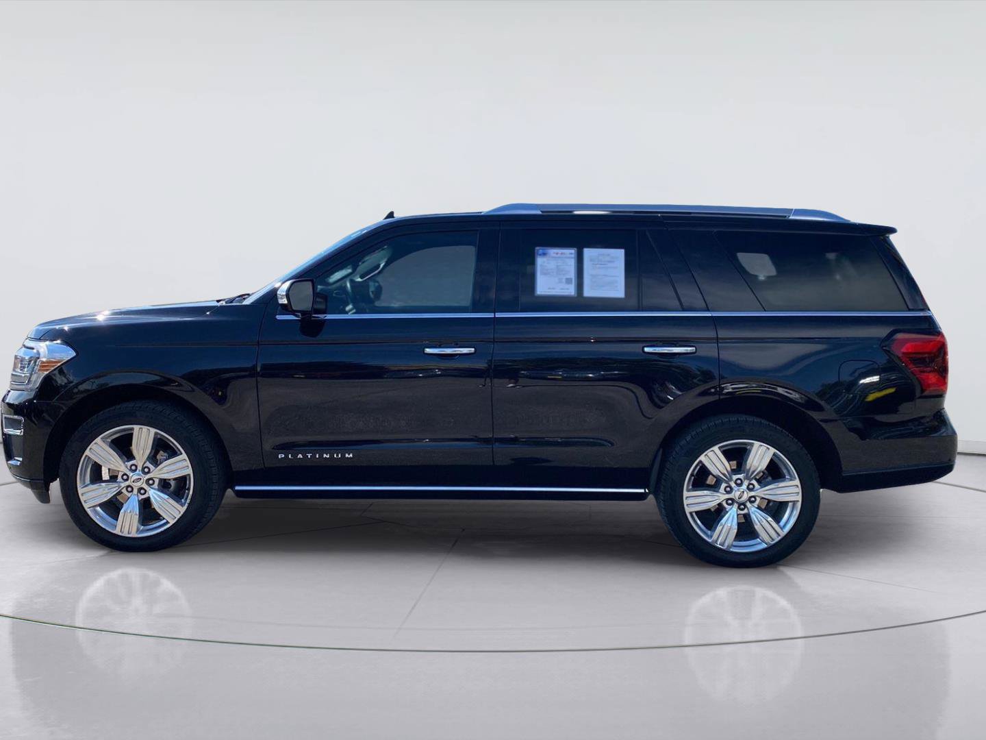 Used 2022 Ford Expedition Platinum RWD image 4