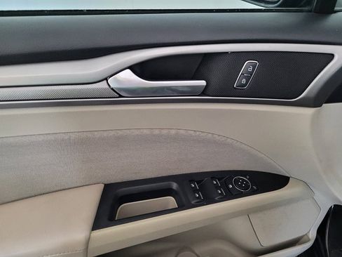 Used 2019 Ford Fusion SE FWD image 27