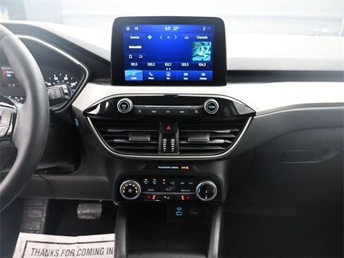 Used 2022 Ford Escape SE w/ Cold Weather Package image 11