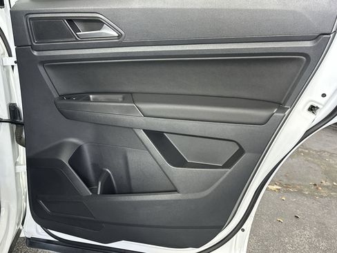 Used 2018 Volkswagen Atlas SE w/ R-Line Package image 36