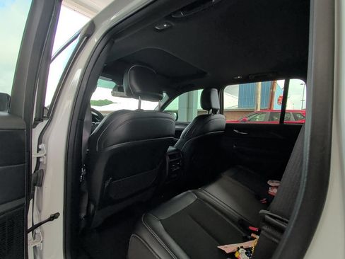 Used 2025 Jeep Grand Cherokee Altitude RWD image 12