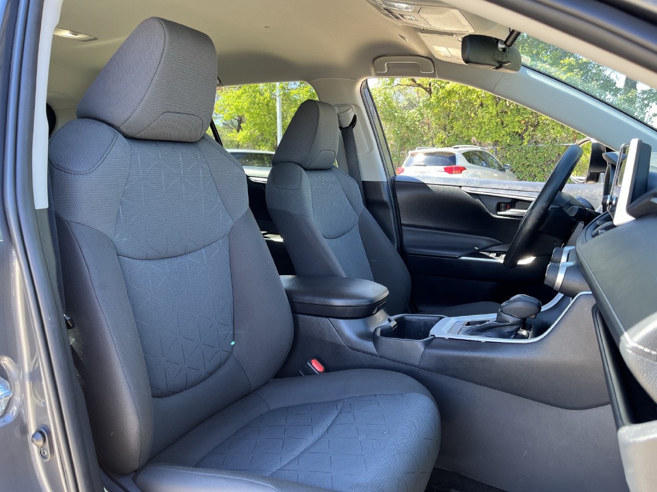 Used 2025 Toyota RAV4 XLE AWD/4WD image 25