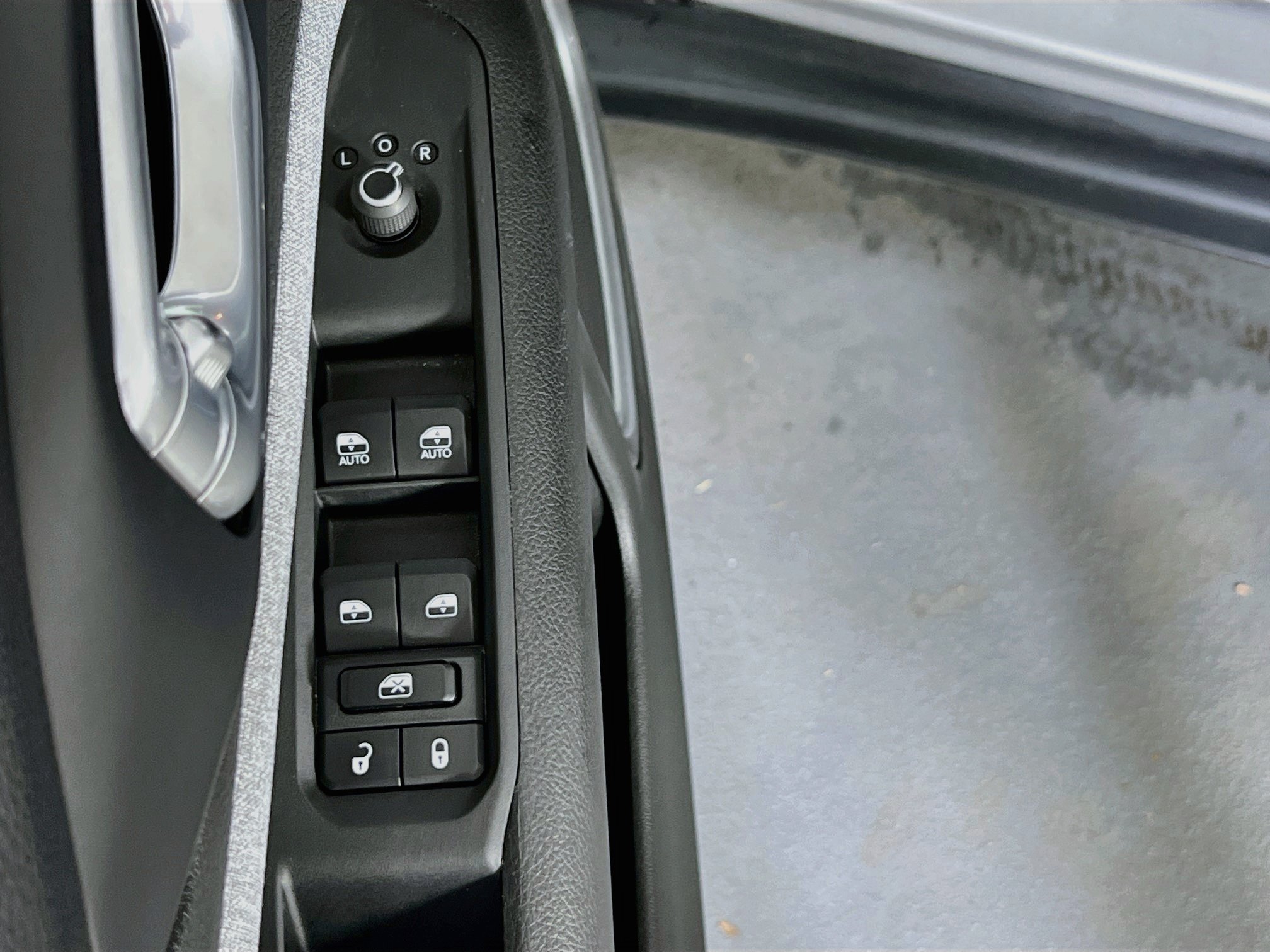 Used 2023 Jeep Compass Latitude AWD/4WD image 17