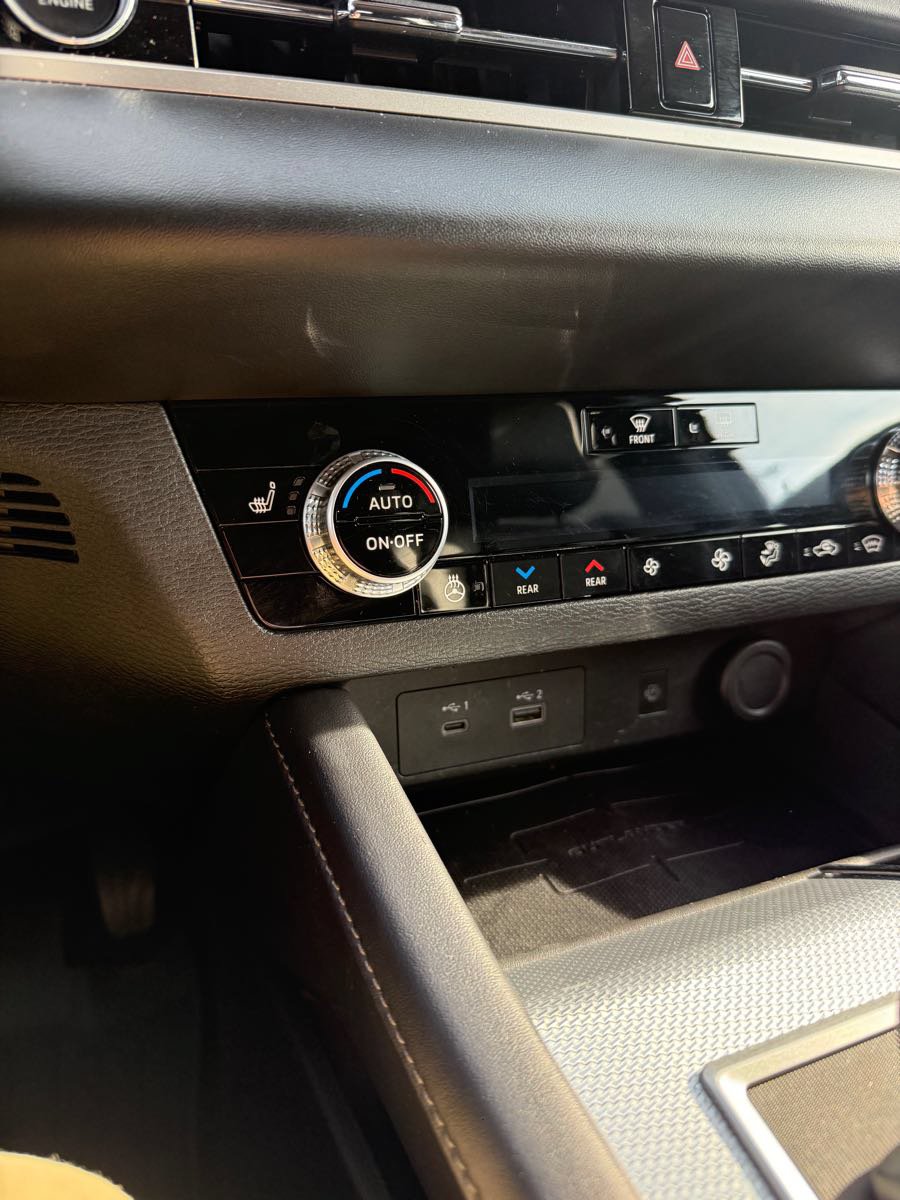 Used 2024 Mitsubishi Outlander SEL AWD/4WD image 21