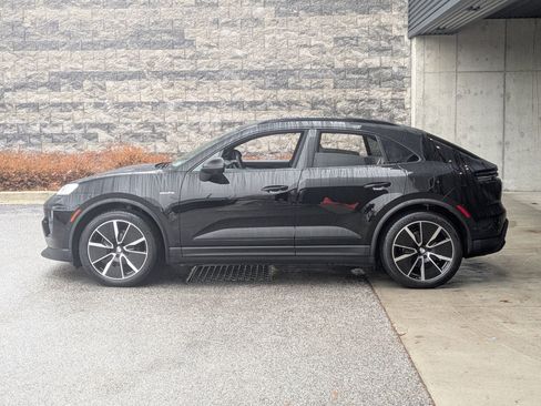 New 2026 Porsche Macan 4 Electric AWD/4WD image 2
