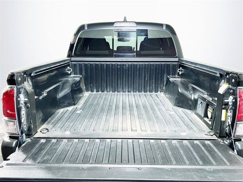 Certified 2022 Toyota Tacoma TRD Off-Road image 23