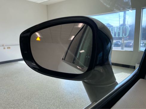 Used 2024 Chrysler Pacifica Touring-L FWD image 40