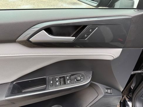 Used 2023 Volkswagen Taos SEL image 12