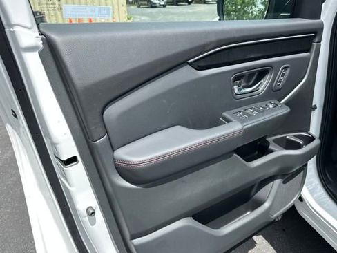 New 2025 Honda Pilot Black Edition image 10