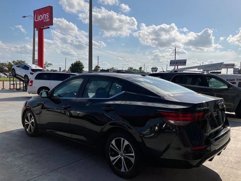 Used 2020 Nissan Sentra SV image 2