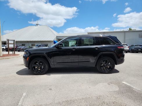 New 2026 Jeep Grand Cherokee Limited w/ Limited Altitude Package RWD image 6