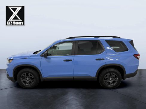 Used 2024 Honda Pilot TrailSport image 3
