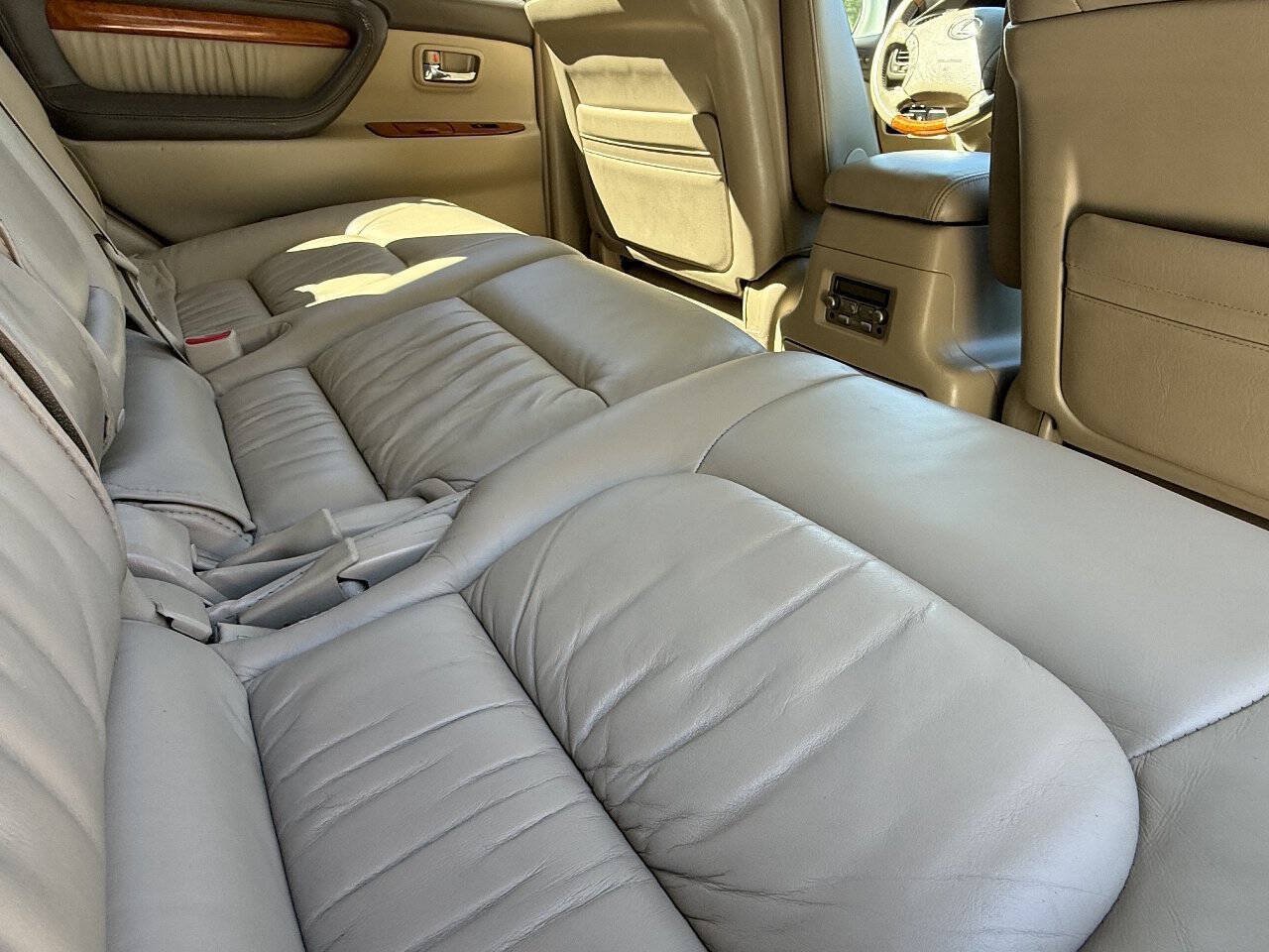 Used 2005 Lexus LX 470 4WD w/ Preferred Accessory Pkg image 52
