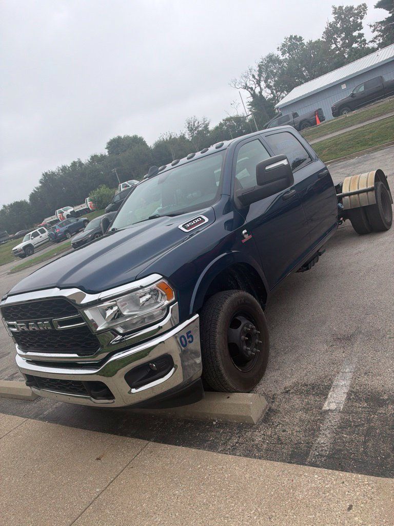 Used 2024 RAM 3500 Tradesman w/ Chrome Appearance Group AWD/4WD image 1
