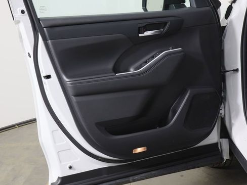 Used 2022 Toyota Highlander XLE image 20