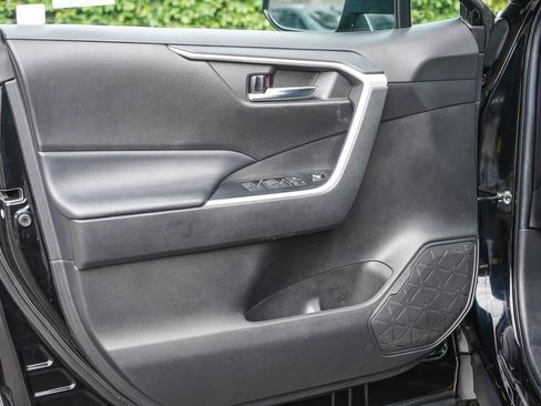 Used 2022 Toyota RAV4 XLE AWD/4WD image 20