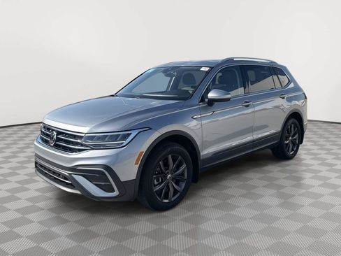 Certified 2024 Volkswagen Tiguan SE AWD/4WD image 3