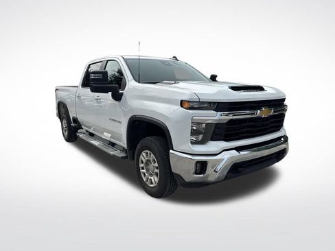 Used 2025 Chevrolet Silverado 2500 LT w/ Convenience Package AWD/4WD image 2