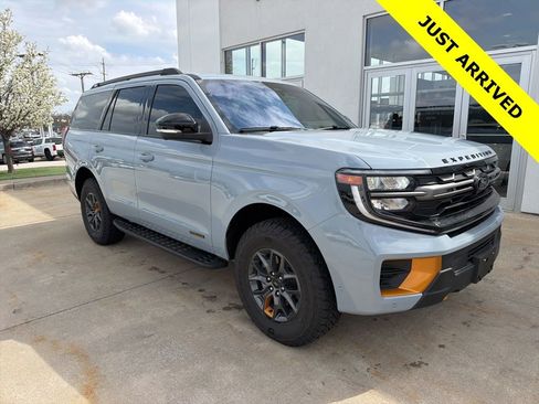 Used 2025 Ford Expedition Tremor image 2