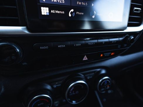 Used 2024 Hyundai Venue SEL image 14