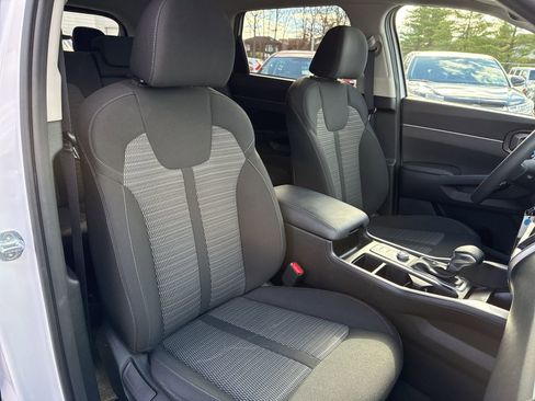 Used 2022 Kia Sorento LX image 16