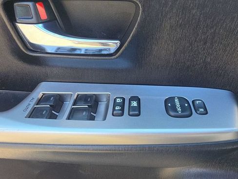 Used 2017 Toyota Prius V Two w/ Carpet Mat Package FWD image 18