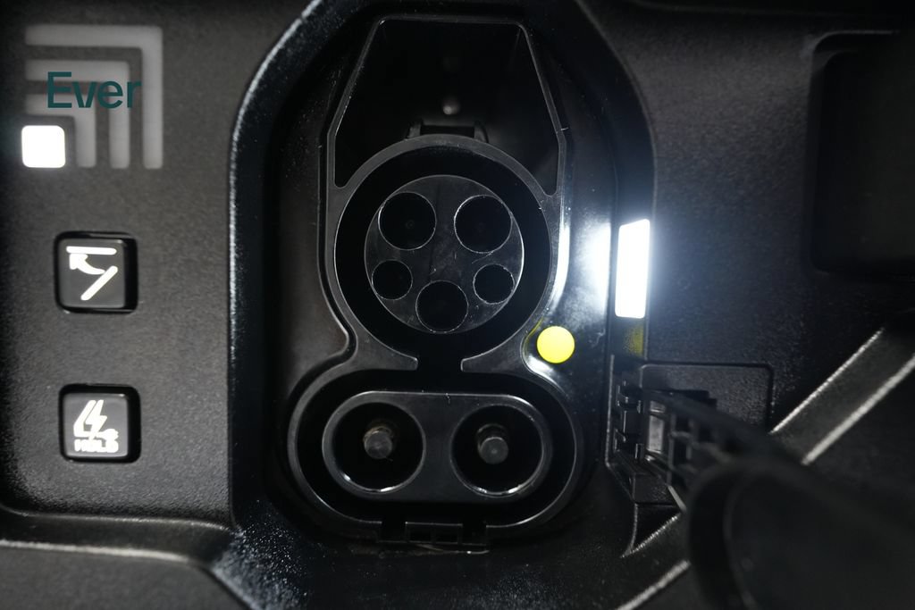 Used 2024 Kia EV9 Land AWD/4WD image 10