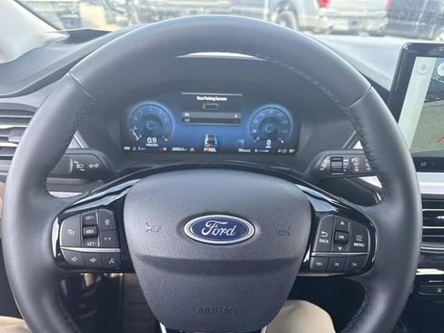 Used 2025 Ford Escape Platinum AWD/4WD image 35