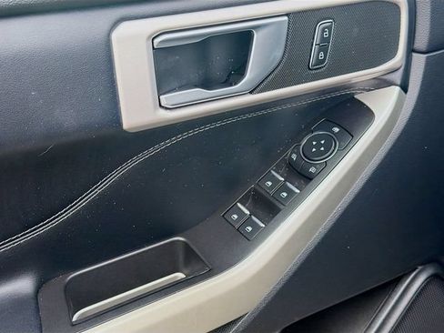 Used 2021 Ford Explorer XLT RWD image 11