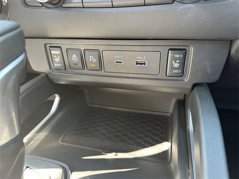 Used 2024 Nissan Frontier SL w/ Technology Package image 19