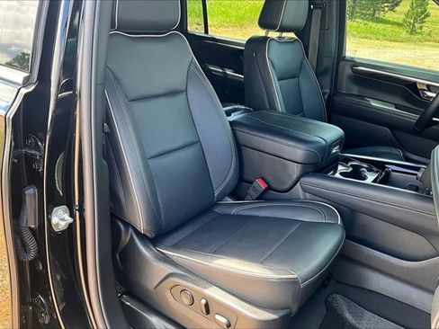 Used 2025 Chevrolet Suburban Premier w/ Sun And Tow Package AWD/4WD image 30