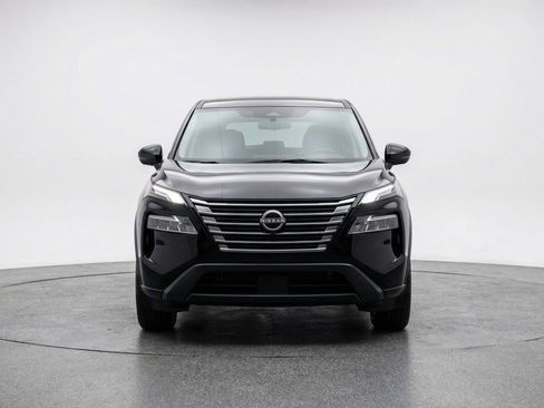 Used 2025 Nissan Rogue SV AWD/4WD image 2