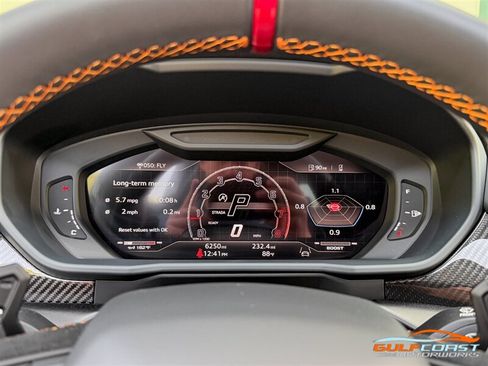 Used 2024 Lamborghini Urus Performante AWD/4WD image 13
