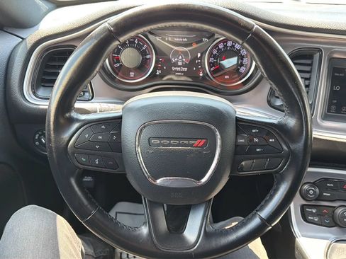 Used 2022 Dodge Challenger SXT RWD image 10